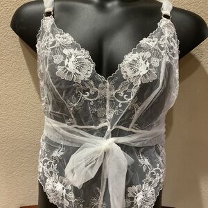 Elegant White Lace Open Back Halter Teddy-NWT